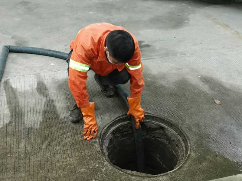 香河县新华大街环卫局抽粪池提供市政管道高压清洗车疏